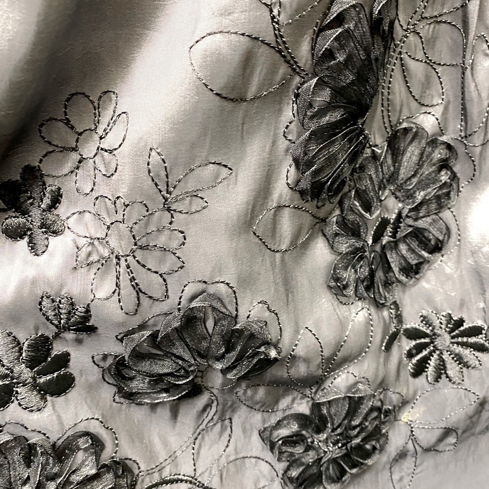 MIDI dress silver and black embroidered flowers. 6
